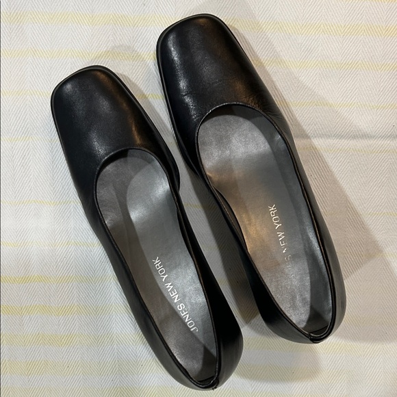 Jones New York Shoes - Jones New York Women's Black Leather heeled shoes. Size 7M. EUC